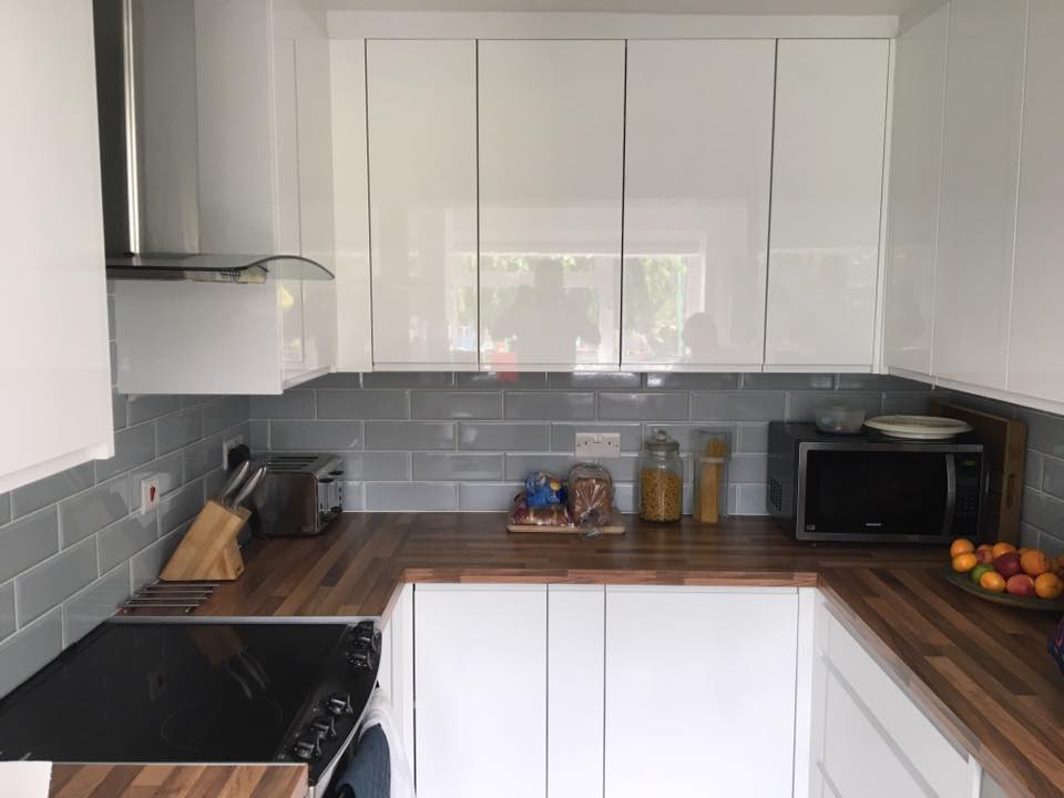 Gloss White Contemporary Kitchen — Oxfordshire