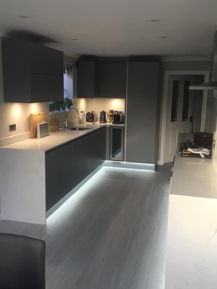Handleless Graphite Kitchen — Oxfordshire