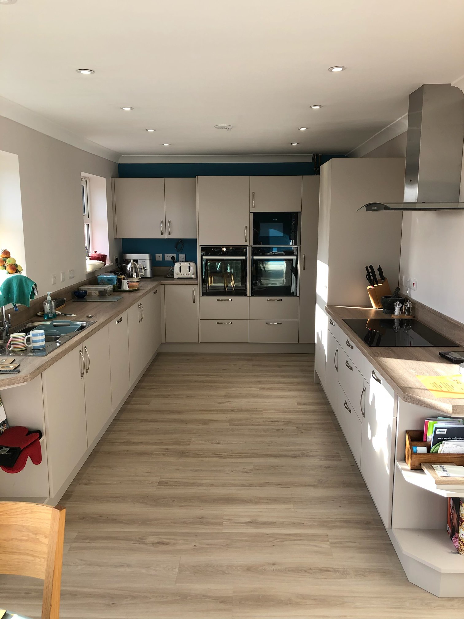 Cream Handleless Family Kitchen — Oxfordshire