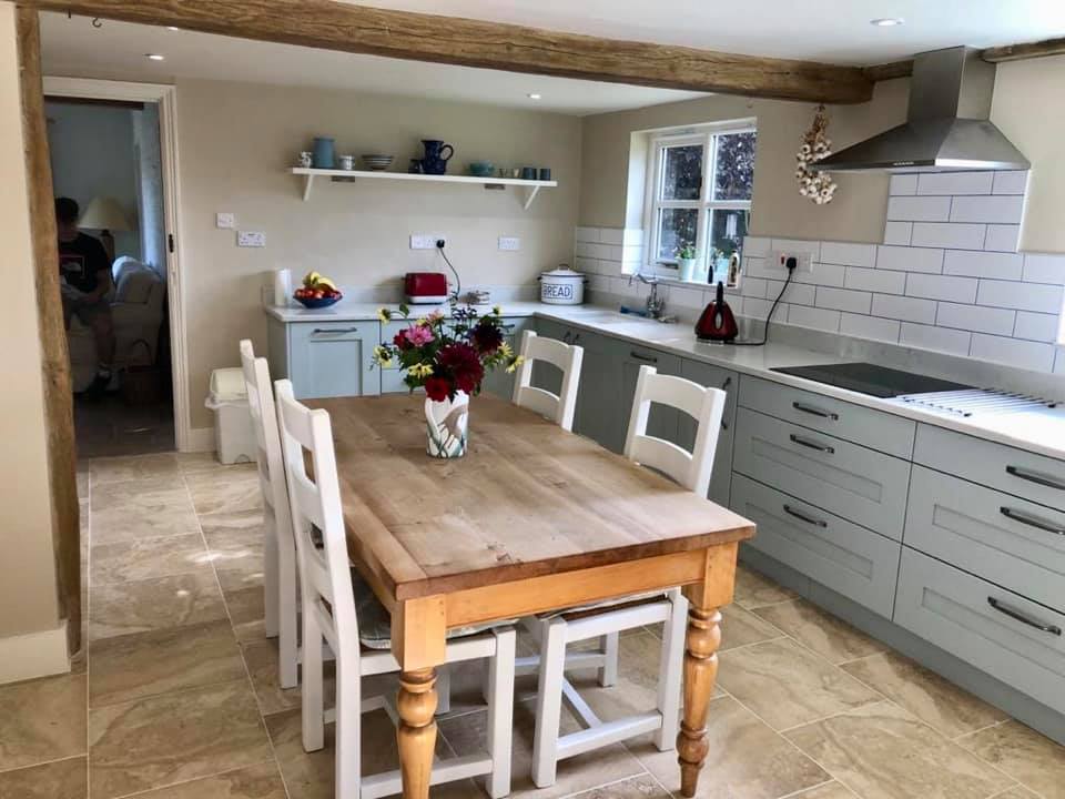 Open-Plan Shaker Kitchen — Oxfordshire